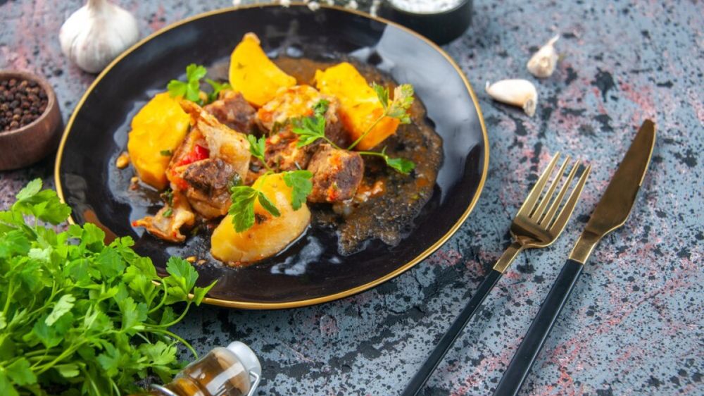 Тушёная картошка с мясом: рецепт домашнего уюта Тушёная картошка с мясом: рецепт домашнего уюта