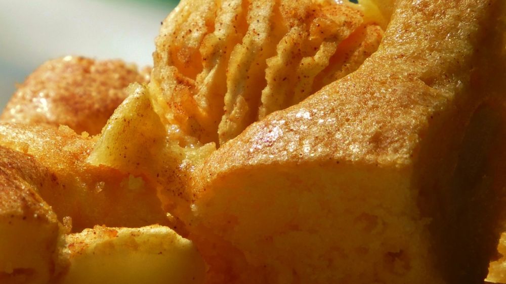 Яблочный пирог с хрустящей корочкой: сочная начинка и минимум теста Яблочный пирог с хрустящей корочкой: сочная начинка и минимум теста