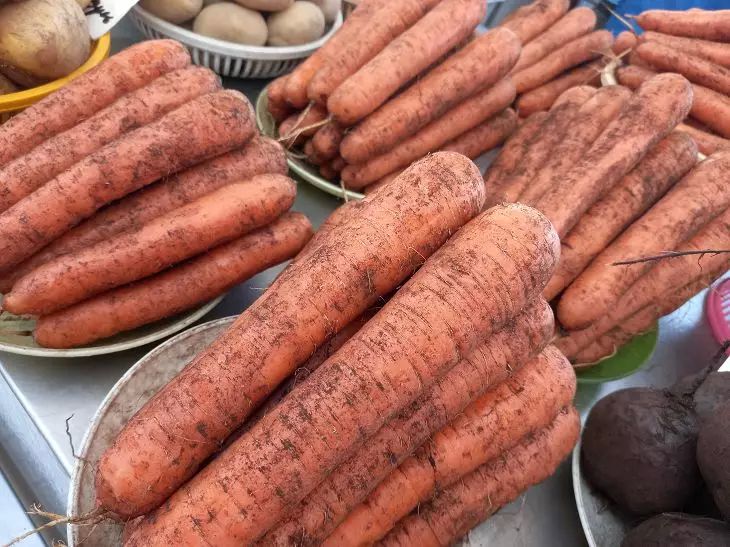 Секреты июньского ухода за морковью: как вырастить ровные и сладкие корнеплоды Секреты июньского ухода за морковью: как вырастить ровные и сладкие корнеплоды