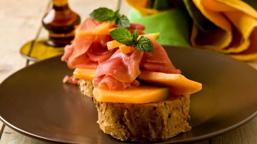 Яркие канапе с беконом и черносливом: просто, эффектно и невероятно вкусно Яркие канапе с беконом и черносливом: просто, эффектно и невероятно вкусно