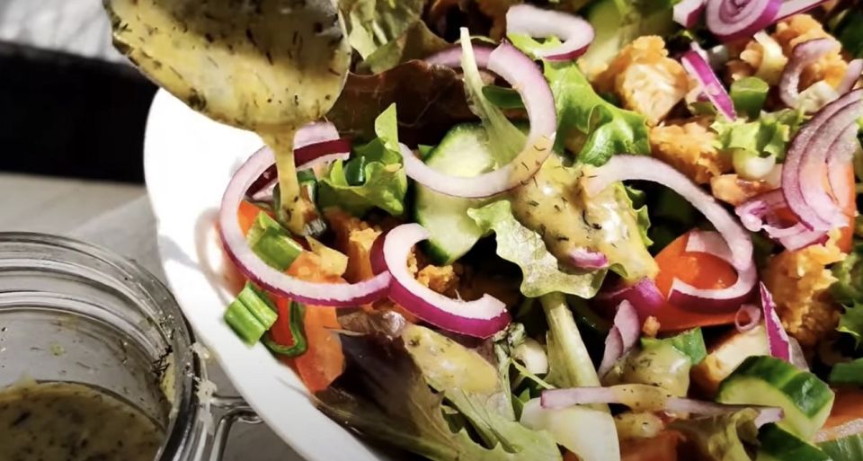 Вкуснее, чем в ресторане: домашняя заправка для салата Вкуснее, чем в ресторане: домашняя заправка для салата