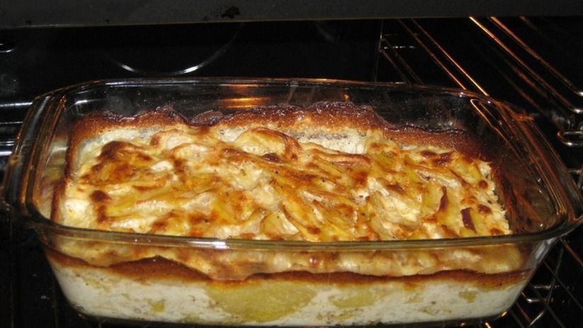 Запеканка «три в одном»: сочное мясо, нежная цветная капуста и сыр под сливочной заливкой Запеканка «три в одном»: сочное мясо, нежная цветная капуста и сыр под сливочной заливкой