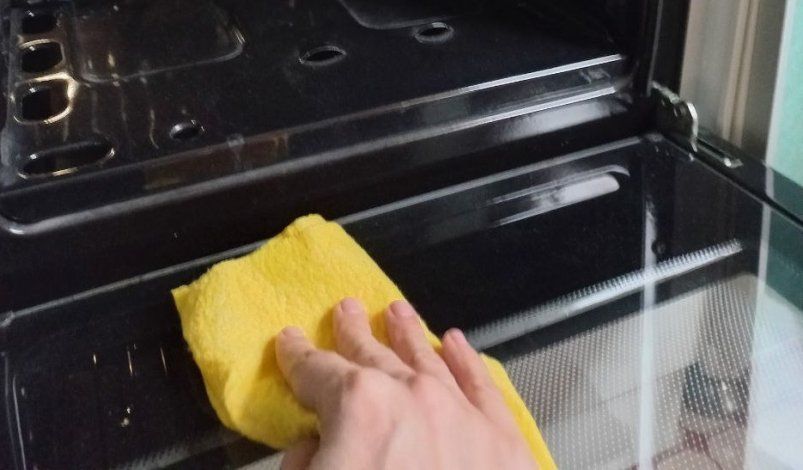 Духовка будет как новая: бюджетный способ избавиться от застарелого жира и нагара Духовка будет как новая: бюджетный способ избавиться от застарелого жира и нагара