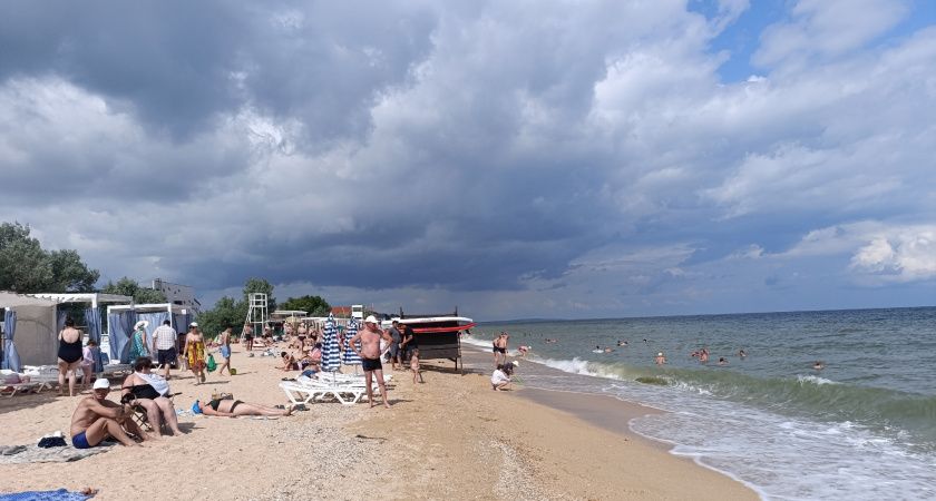 Черное море шокирует отдыхающих: неожиданное поведение побережья