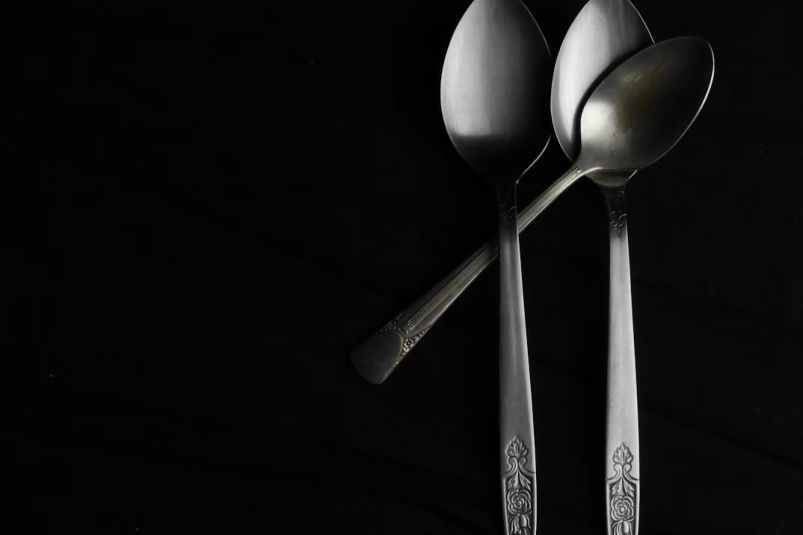 Массаж лица столовыми ложками: правда и мифы