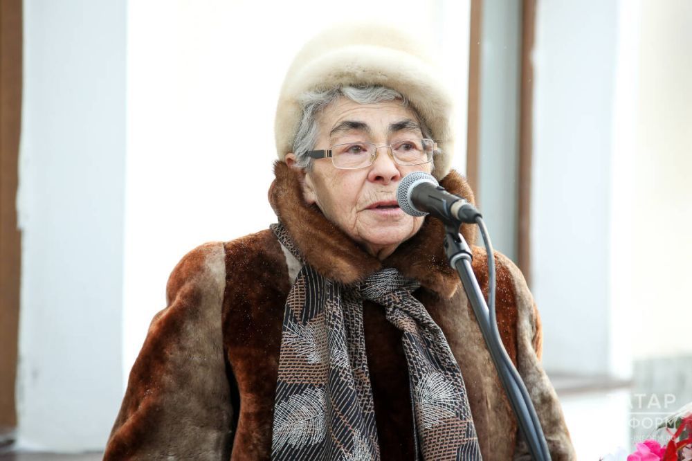 Литературовед Альфат Закирзянов: «Стихи Фатиха Карима – вершина окопной поэзии» Литературовед Альфат Закирзянов: «Стихи Фатиха Карима – вершина окопной поэзии»