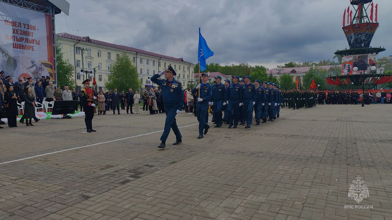 Зеленодольские пожарные отметили День Победы с гордостью и уважением к героям Зеленодольские пожарные отметили День Победы с гордостью и уважением к героям