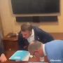 Загадочный инцидент в поезде: европейские лидеры прячут неведомые предметы