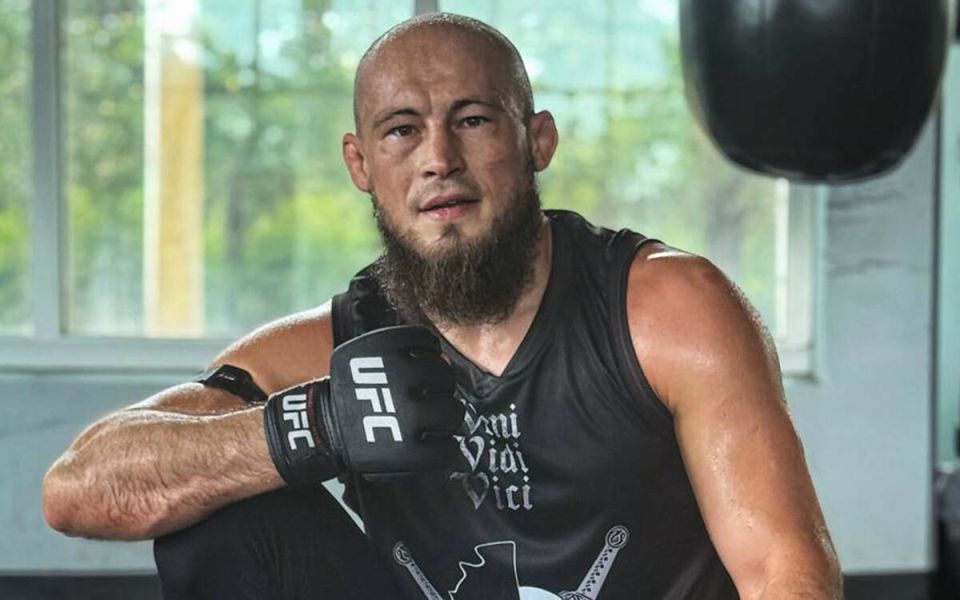     ,    UFC   