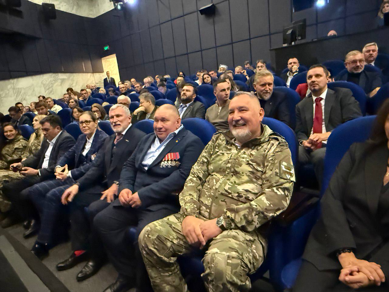 Алексей Журавлев: В день Героев Отечества побывал в Музее Победы на премьере документального фильма «Защитники земли русской» о Центре специального назначения «БАРС-Сармат» Алексей Журавлев: В день Героев Отечества побывал в Музее Победы на премьере документального фильма «Защитники земли русской» о Центре специального назначения «БАРС-Сармат»