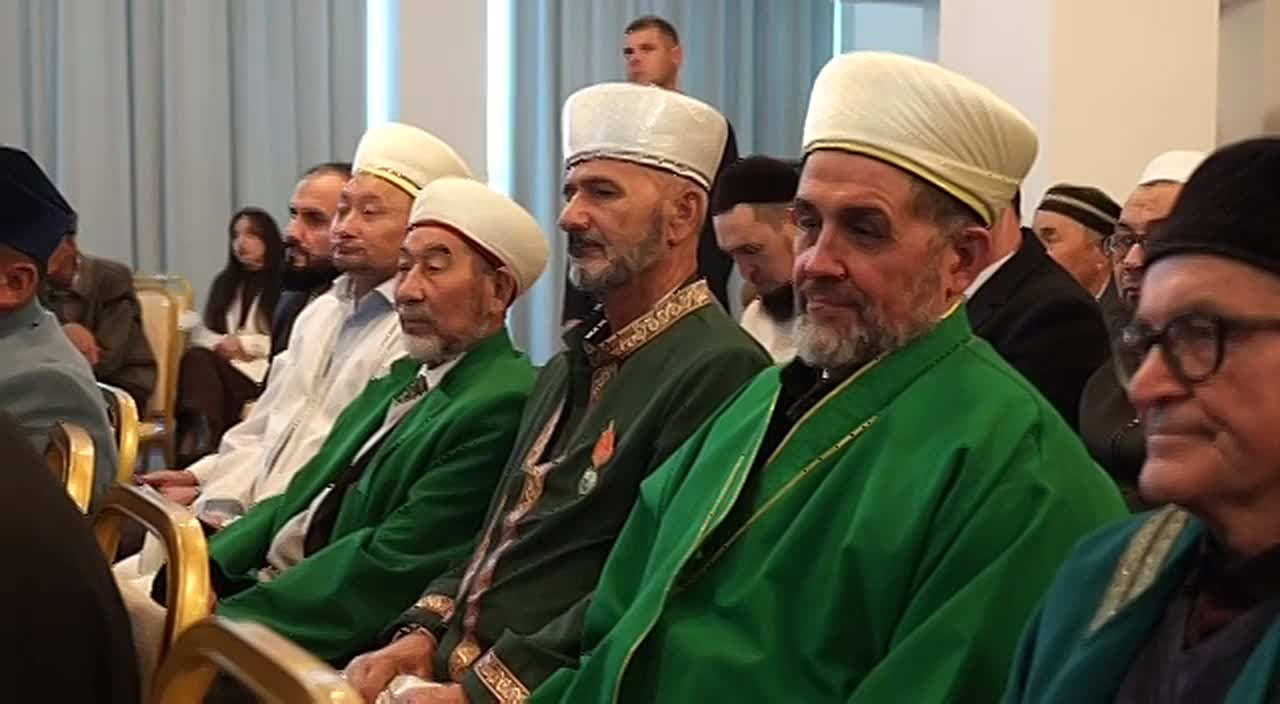 Муфтии выступили против никабов и публичных намазов