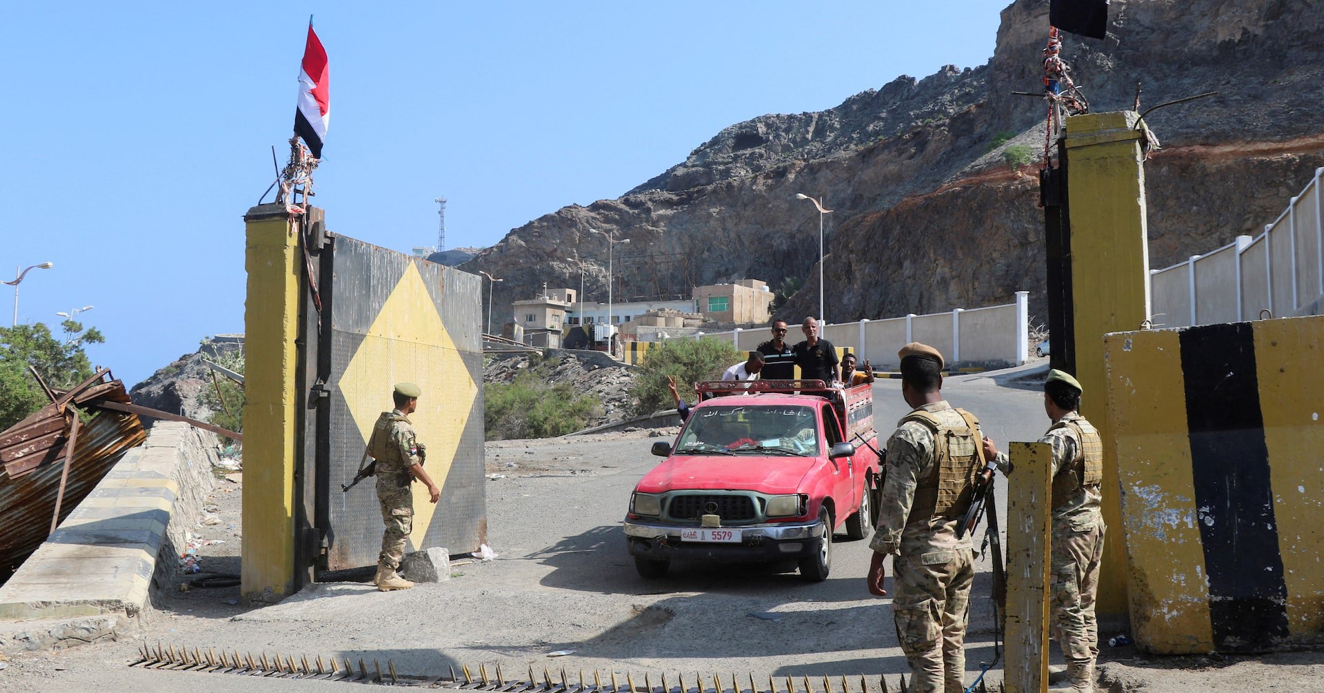 Давайте просто поговорим. В Йемен прибыли делегаты от Саудовской Аравии и ОАЭ для проведения переговоров на фоне действий поддерживаемого Эмиратами Южного переходного совета (ЮПС)